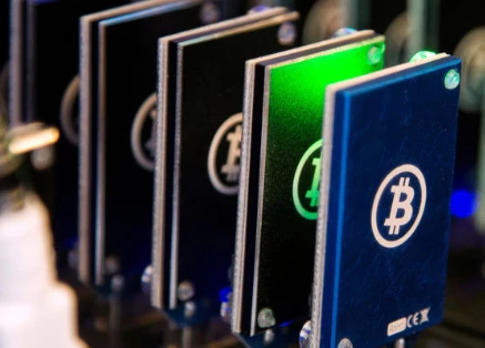 美加密法案刺激 比特币破12万美元以太币逼近3700美元