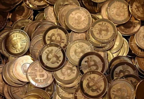 比特币跌破11.6万美元：资金异动与政策迷雾下的市场回调