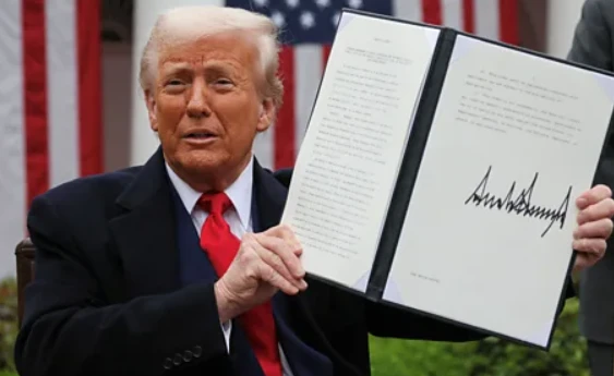 特朗普关税冲击 美股微跌引经济担忧